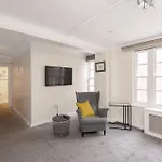 2-Bed Marylebone Apartment With Concierge & Private Elevator - Next To Oxford Street, Selfridges & Hyde Park