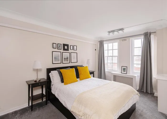 2-Bed Marylebone Apartment With Concierge & Private Elevator - Next To Oxford Street, Selfridges & Hyde Park
